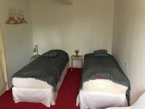 3 slaapkamers, een strijkplank/strijkijzer, gratis wifi