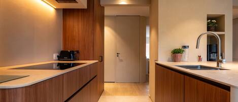 Micro-ondes, four, lave-vaisselle