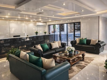 Lobby. Europrime Hotels Lakefield