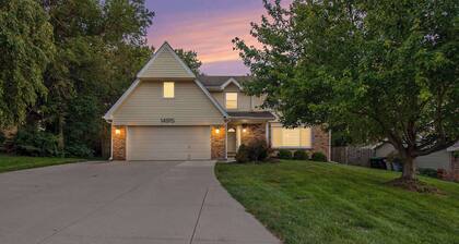 Stylish 4BR Getaway w/ Hot Tub & Grill!