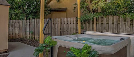 Bain à remous extérieur