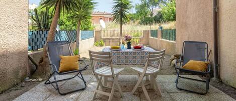 تناول الطعام بالخارج