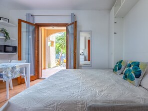 1 bedroom, iron/ironing board, WiFi