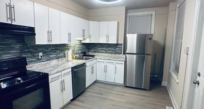 3-bedroom townhome in charming Hagerstown with AC, WiFi