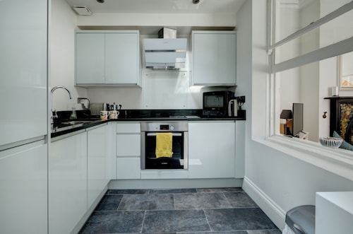 Old Stocking Factory.  Spacious apartment in historic Tewkesbury