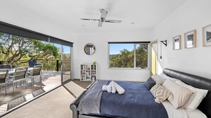 6 bedrooms, iron/ironing board, bed sheets