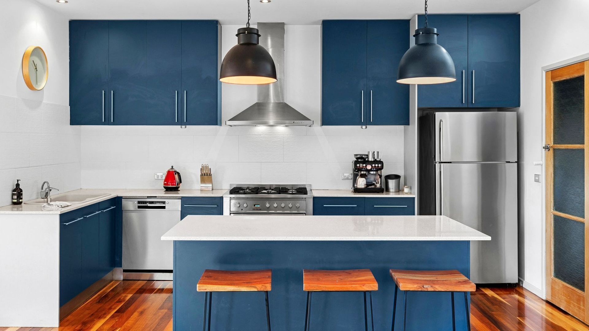 Fridge, oven, stovetop, dishwasher