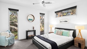 6 bedrooms, iron/ironing board, bed sheets
