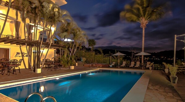 2 outdoor pools