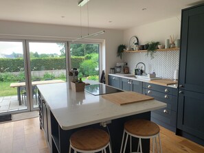 Microwave, stovetop, dishwasher