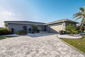 Exterior - ‼️Punta Gorda Paradise‼️| 3BR w/ Water Views, Pool (Punta Gorda)