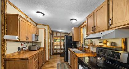 Peaceful Boise Retreat 3BR with Cozy Deck