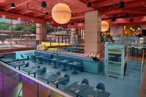 Dining - Steps to Texas Capitol + On-site Dining. Pool. Gym (Austin)