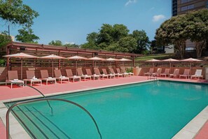 A heated pool - Downtown Austin Stay + On-site Dining, Pool & Gym (Austin)