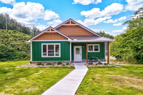 Exterior - 2BR/2BA Cabin • Private Hot Tub • Views • Free Tickets • Top Location (Pigeon Forge)