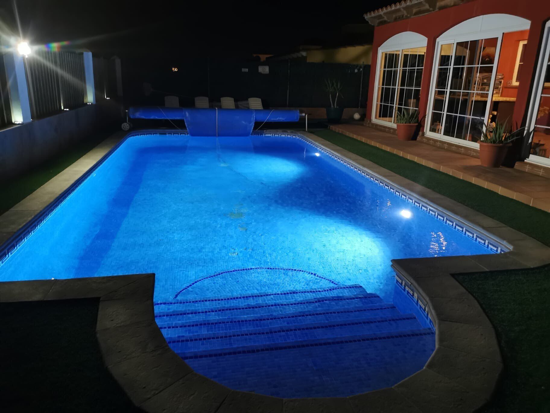 Villa | Piscina | Una piscina al aire libre