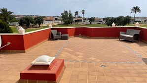Villa | Terrace/patio - Private Villa - Sleeps 6 - Heated Pool - Air Con (Antigua)