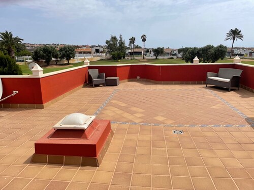 Private Villa - Sleeps 6 - Heated Pool - Air Con