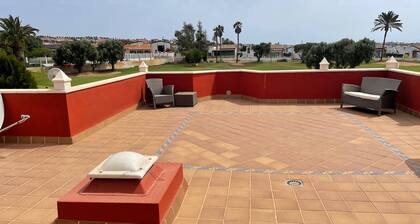 Private Villa - Sleeps 6 - Heated Pool - Air Con