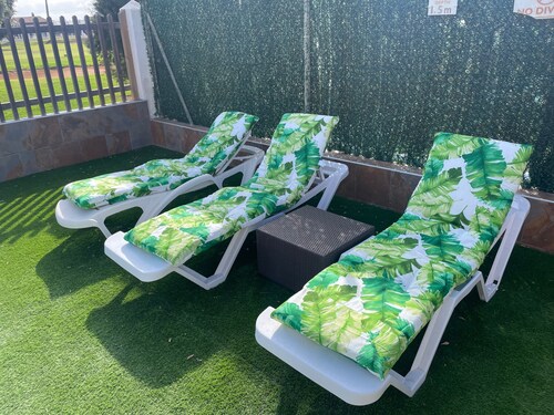 Private Villa - Sleeps 6 - Heated Pool - Air Con