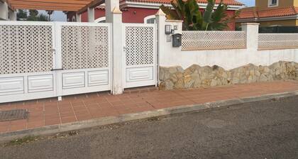 Private Villa - Sleeps 6 - Heated Pool - Air Con