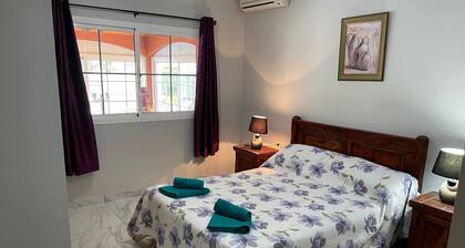 Private Villa - Sleeps 6 - Heated Pool - Air Con