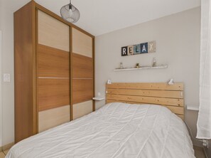 1 chambre, fer et planche à repasser, Wi-Fi gratuit