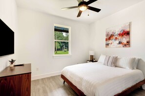 3 bedrooms, desk, iron/ironing board, WiFi