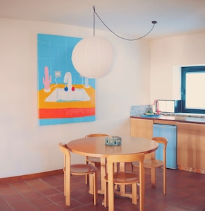 Classic Apartment, Garden View | In-room dining