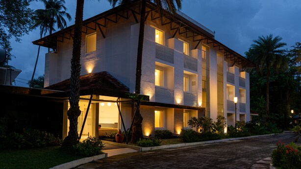 A modern multi-story hotel with a flat roof and large windows. - Riviera Garden (Kanayannur)