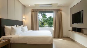 Studio | Desk, free WiFi, bed sheets - Riviera Garden (Kanayannur)