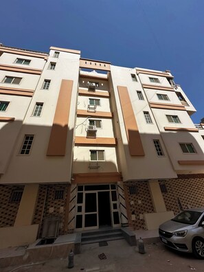 Apartment, 2 Bedrooms, Accessible, Smoking | Exterior
