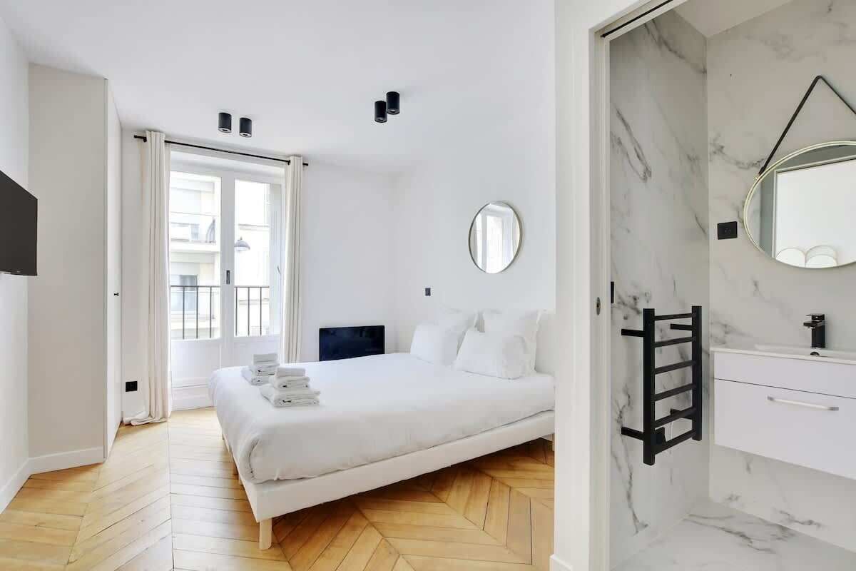 1 dormitorio, tabla de planchar con plancha, cuna de viaje y wifi