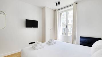 1 bedroom, iron/ironing board, travel crib, WiFi