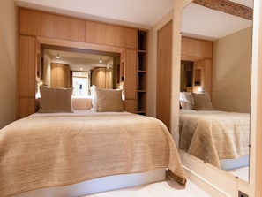 1 chambre, lit parapluie, draps fournis