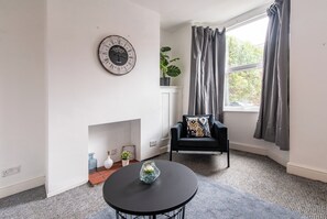 House, 2 Bedrooms | Living area