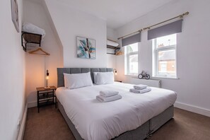 House, 2 Bedrooms | Iron/ironing board, free WiFi