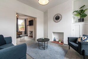 House, 2 Bedrooms | Living area