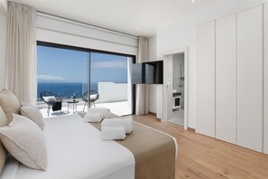 10 chambres, coffres-forts dans les chambres, fer et planche à repasser