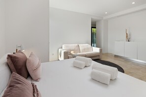 5 bedrooms, in-room safe, iron/ironing board, free WiFi