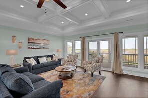 TV - 6 Bedrooms, New Construction, Ocean and Sound Views (North Topsail Beach)