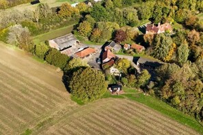 Exterior - 'Bramley' Hut on private Farm (Charsfield)