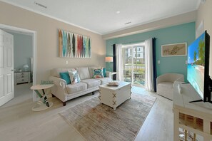 TV - ** 3 Night Rentals Available ** Beautifully decorated FIRST FLOOR condo in Five Points! (Lewes)