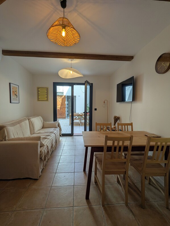 Interior - La Caseta - quiet village house, 3 bedrooms, 10min from the beach (Canet-en-Roussillon)