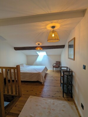 3 bedrooms, iron/ironing board, WiFi, bed sheets - La Caseta - quiet village house, 3 bedrooms, 10min from the beach (Canet-en-Roussillon)