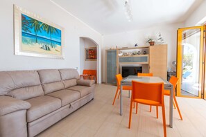 Flat-screen TV - Luxury Villa on the Beach in Diamante, Sea View - Villa Ventre (Belvedere Marittimo)