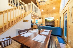Dining - Couples Private Mountain Oasis!! Hot Tub! Theatre! Fire Pit! (Sevierville)