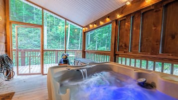 Indoor spa tub