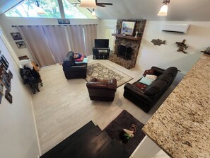 Smart TV, fireplace - Rock Ledge at the Narrows (Higden)
