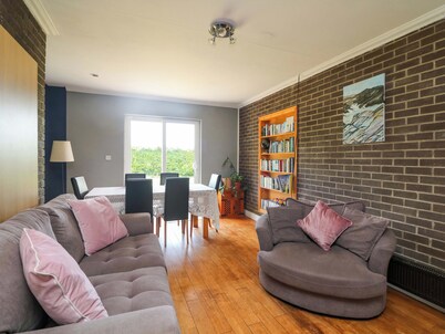 BEECH LODGE, family friendly in Foulksmills, County Wexford